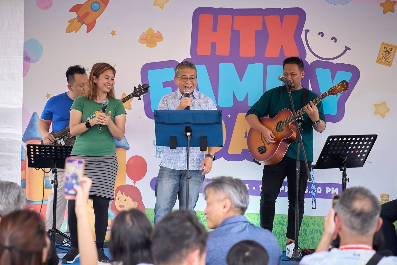 Mr Edwin Tong with Xponents at HTX Family Day 2025